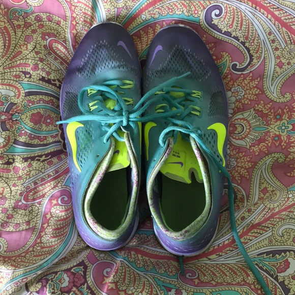 nike free sneakers - Picture 1 of 8